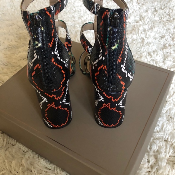 BCBG sandals - Picture 3 of 4